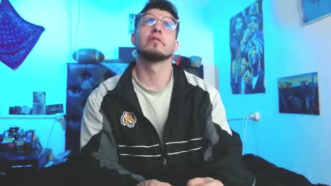 brad hot boy online show from 30, 9, 2025