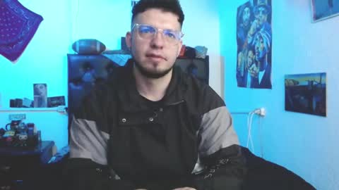 brad hot boy online show from 26, 11, 2025