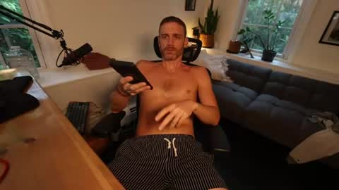 Snapshot of bradbronton chatting on 12, 7, 2026 BradBronton online show from 12, 7, 2026