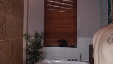 Snapshot of brandon_starkk chatting on 4, 12, 2025 brandon_starkk online show from 4, 12, 2025