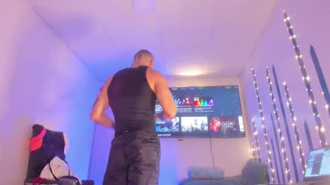 Snapshot of branfonhot chatting on 17, 10, 2025 Instagram twitter BRAN LOPEZ online show from 17, 10, 2025