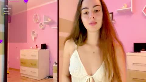 Snapshot of bratty_bun chatting on 16, 10, 2025 Annie online show from 16, 10, 2025