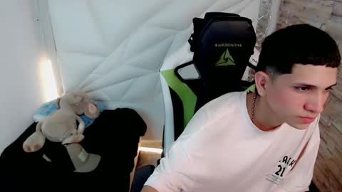 Snapshot of brayan_lopezz chatting on 4, 2, 2025 BRAYAN online show from 4, 2, 2025