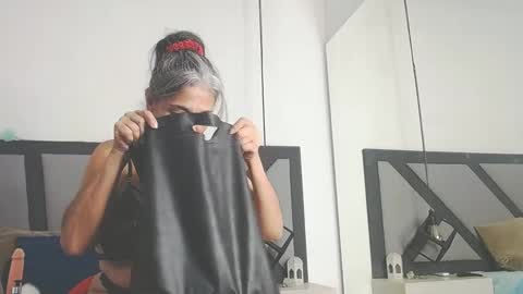 BRENDA VELASQUEZ online show from 19, 9, 2025