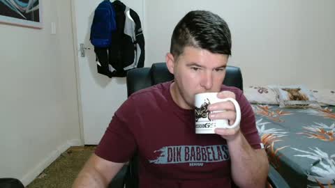 Snapshot of brendansexyboy098754 chatting on 27, 4, 2026 ask me lol online show from 27, 4, 2026