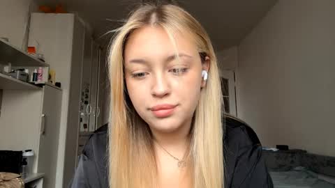 Mia   online show from 6, 4, 2026