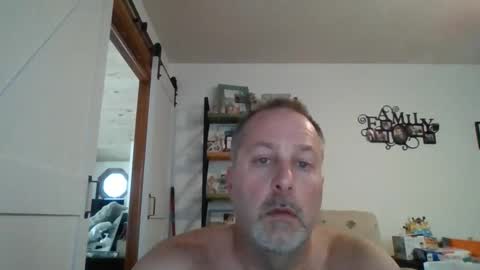 Snapshot of brettsky chatting on 29, 10, 2025 hey online show from 29, 10, 2025