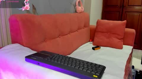 Snapshot of bridgetrodriguez chatting on 12, 11, 2025 online show from 12, 11, 2025