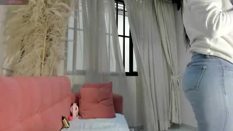 Snapshot of bridgetrodriguez chatting on 14, 12, 2025 online show from 14, 12, 2025