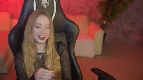 Diamonds Girls online show from 19, 9, 2025