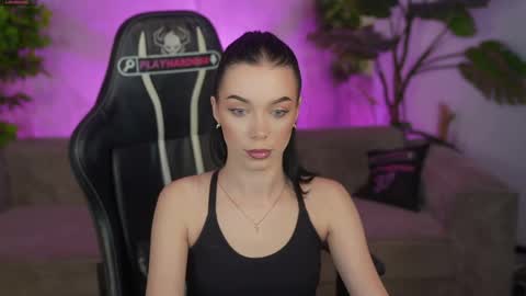 Snapshot of bright_diamonds_054 chatting on 4, 5, 2026 Diamonds Girls online show from 4, 5, 2026