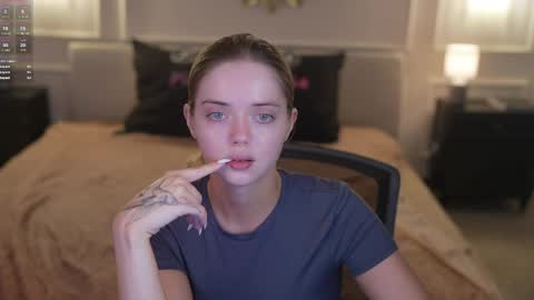 Snapshot of bright_diamonds_054 chatting on 25, 5, 2026 Diamonds Girls online show from 25, 5, 2026