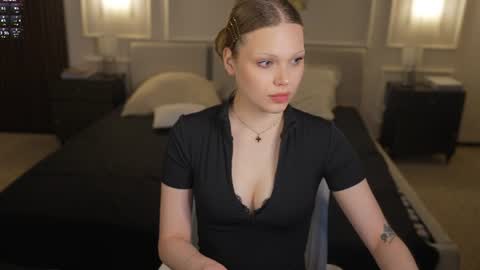 Snapshot of bright_diamonds_054 chatting on 7, 7, 2026 Diamonds Girls online show from 7, 7, 2026