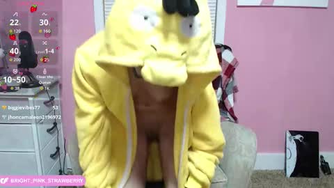 Snapshot of bright_pink_strawberry chatting on 28, 11, 2025 Strawberry online show from 28, 11, 2025