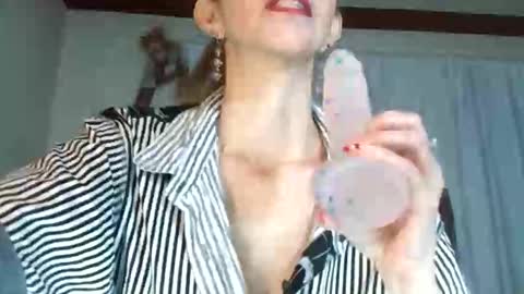 brithany hunt online show from 2, 4, 2026