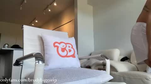 Snapshot of brodybiggs chatting on 4, 7, 2026 Brody Biggs online show from 4, 7, 2026