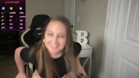 Snapshot of brookebee27 chatting on 11, 3, 2025 brookebee online show from 11, 3, 2025