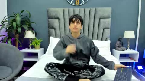 Bruce Hans online show from 30, 9, 2025