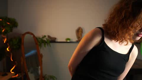 Snapshot of brunaeveritt chatting on 24, 4, 2026 Tess online show from 24, 4, 2026