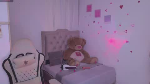 Snapshot of brunetteadams001 chatting on 29, 4, 2026 SARAH online show from 29, 4, 2026