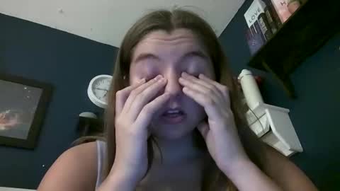 brunettebaby040 online show from 14, 9, 2025