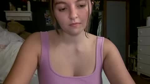 brunettebaby040 online show from 22, 9, 2025