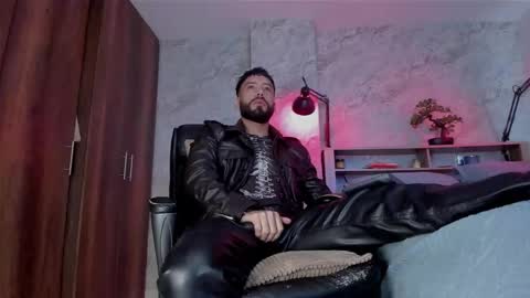 Snapshot of bruno_woods chatting on 28, 10, 2025 Andres Suarez online show from 28, 10, 2025