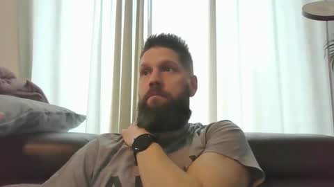 bubblebee1982 online show from 15, 1, 2025