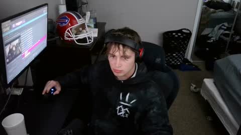 Snapshot of bubblebuttbdn chatting on 10, 9, 2025 BubblebuttBdn online show from 10, 9, 2025