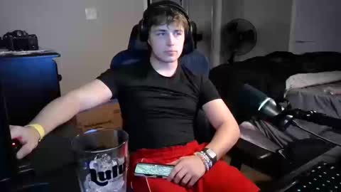 Snapshot of bubblebuttbdn chatting on 17, 10, 2025 BubblebuttBdn online show from 17, 10, 2025