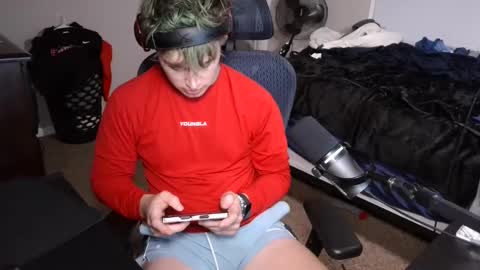 Snapshot of bubblebuttbdn chatting on 2, 11, 2025 BubblebuttBdn online show from 2, 11, 2025