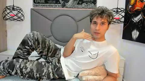 Snapshot of buddy_whitte chatting on 28, 10, 2025 Buddy Whitte online show from 28, 10, 2025