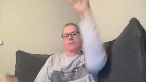 Snapshot of budman004 chatting on 12, 11, 2025 budman004 online show from 12, 11, 2025