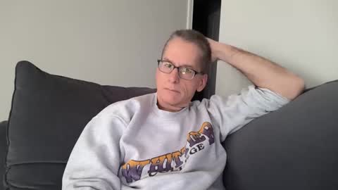 Snapshot of budman004 chatting on 28, 11, 2025 budman004 online show from 28, 11, 2025