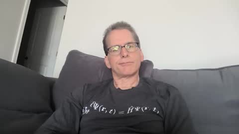 Snapshot of budman004 chatting on 18, 4, 2026 budman004 online show from 18, 4, 2026
