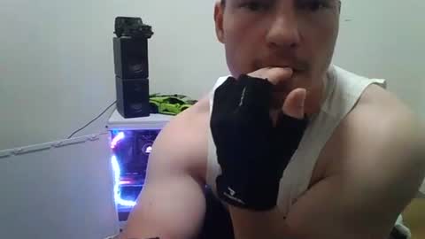 Snapshot of buffjezza27 chatting on 7, 6, 2026 buffgymjunkie27 online show from 7, 6, 2026