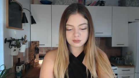 Snapshot of buffyextasy chatting on 28, 11, 2025 Buffy online show from 28, 11, 2025