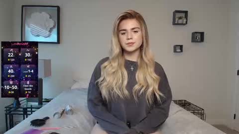 Snapshot of buitifulblonde chatting on 8, 10, 2025 buitifulblonde online show from 8, 10, 2025