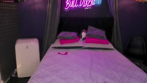 Bunny and The Rock online show from 18, 9, 2025