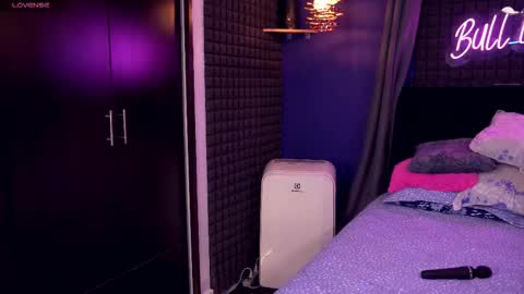 Snapshot of bull_vixen2001 chatting on 14, 2, 2026 Bunny and The Rock online show from 14, 2, 2026