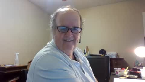 Snapshot of bullfrogg5050 chatting on 15, 6, 2026 bullfrogg5050 online show from 15, 6, 2026