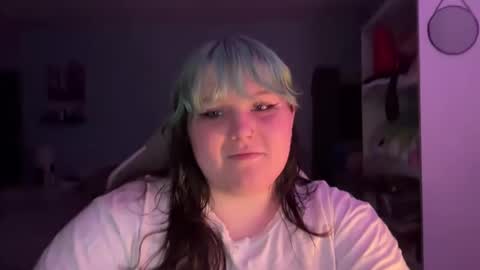 Snapshot of bumblebeebuzzer chatting on 18, 2, 2025 bumblebeebuzzer online show from 18, 2, 2025