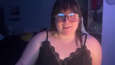 Snapshot of bumblebeebuzzer chatting on 5, 3, 2025 bumblebeebuzzer online show from 5, 3, 2025