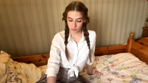 Snapshot of bumblebliss chatting on 18, 4, 2026 Mary online show from 18, 4, 2026