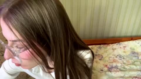 Snapshot of bumblebliss chatting on 17, 5, 2026 Mary online show from 17, 5, 2026