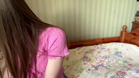 Snapshot of bumblebliss chatting on 22, 5, 2026 Mary online show from 22, 5, 2026