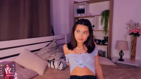 Snapshot of bunny_nova chatting on 12, 11, 2025 Aria online show from 12, 11, 2025