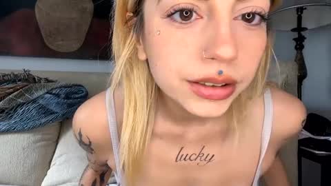 Bunnyaliengirl online show from 19, 1, 2025