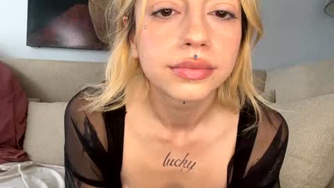 Bunnyaliengirl online show from 3, 2, 2025