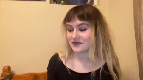 esme gray online show from 27, 12, 2024